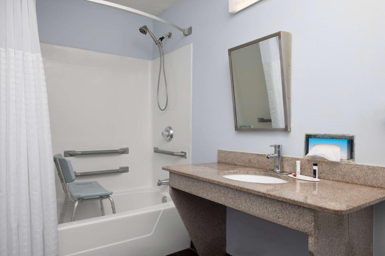 Days Inn By Wyndham Pensacola I-10 Ferry Pass Ngoại thất bức ảnh